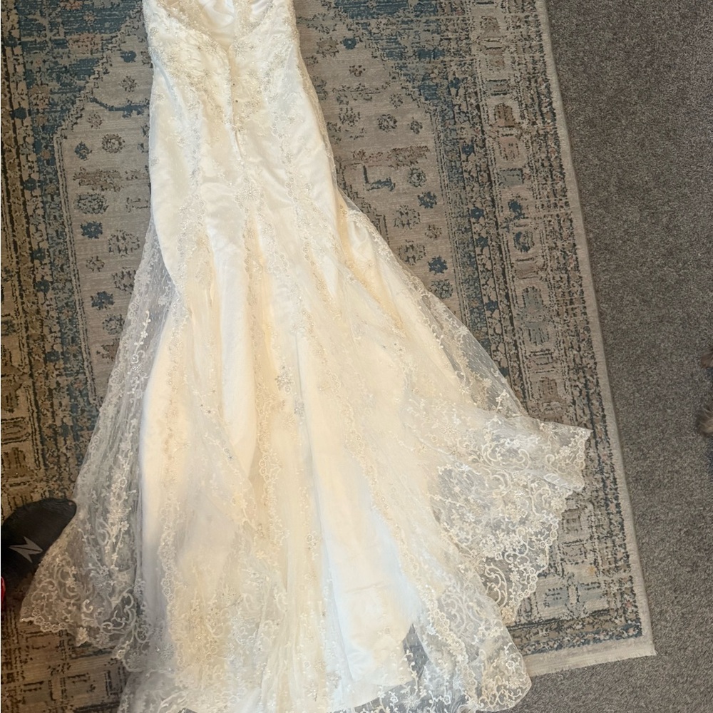 Elegant Ivory Wedding Dress with Intricate Detailing